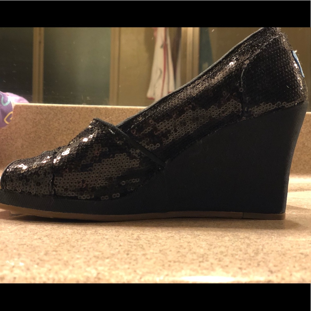 Tom peep toe wedges